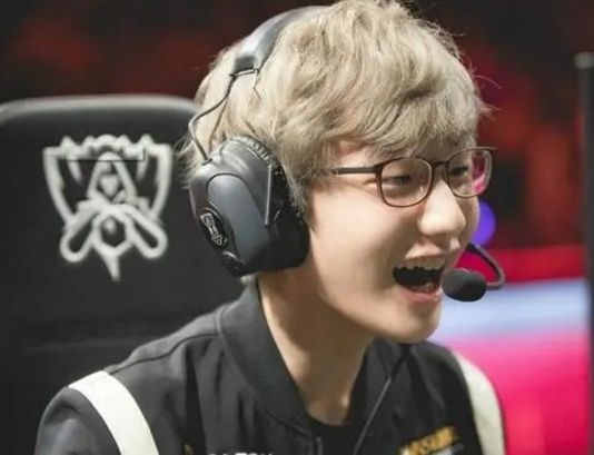 正是因为他 正是因为他